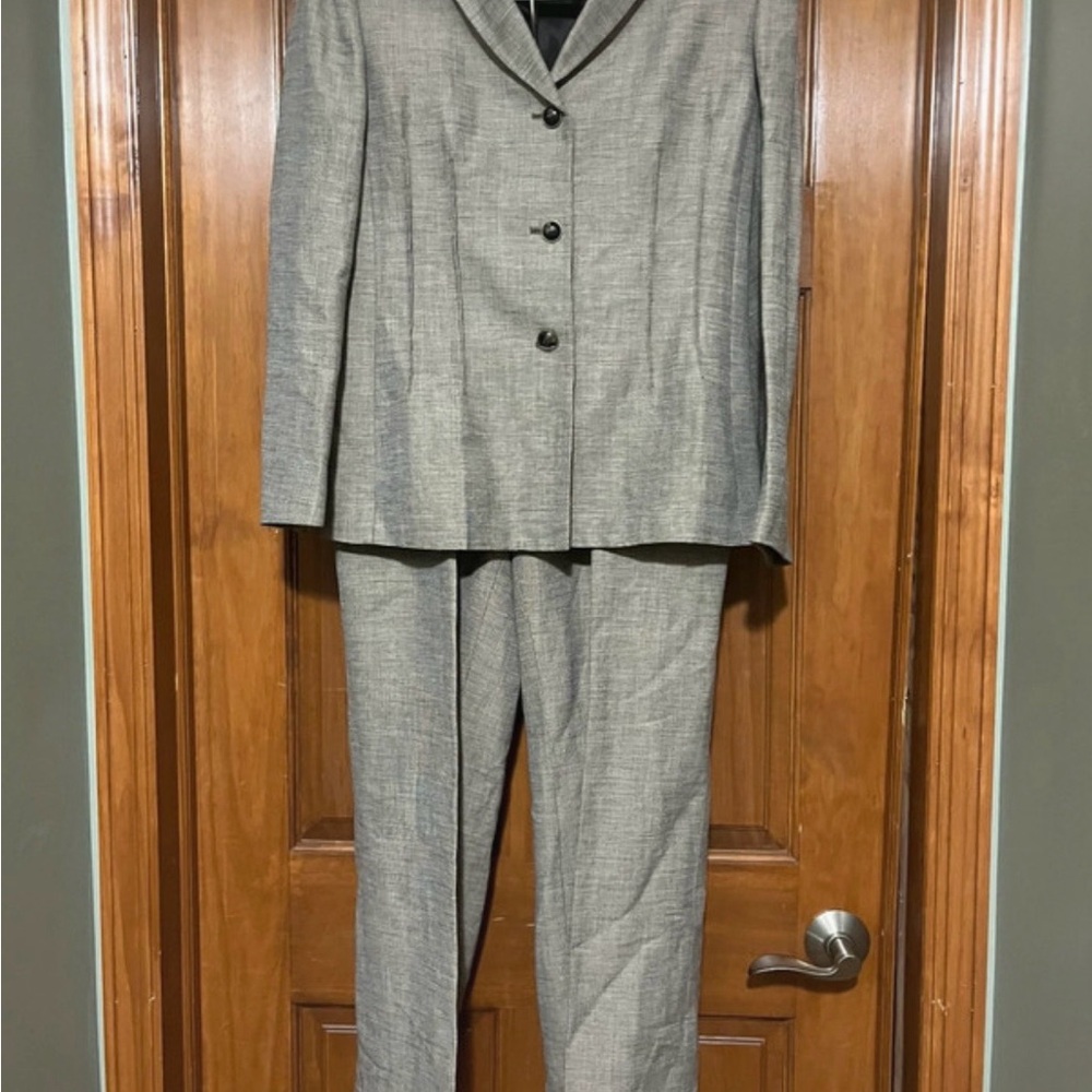 Le Suit Classic Women's Pant Suit - Two Piece